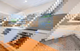 Foto 1 - StayAU 4BRM Charming Home in Mt Colah