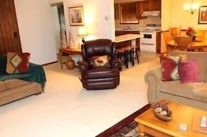 Photo 7 - Seven Springs 2 Bedroom Standard Condo, Sleeps 10! by RedAwning - Save 10% on 3 Nights, 15% on 5 Nights!