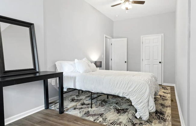 Recently Renovated Chic Durham Farmhouse - Foto 20
