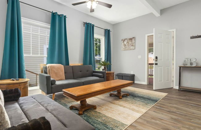 Recently Renovated Chic Durham Farmhouse - Foto 24