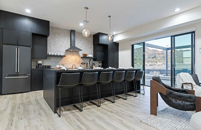 Luxe Modern Escape w/ Pool, Hottub, Firepit, Desert View Obsidian by Avantstay - Photo 34