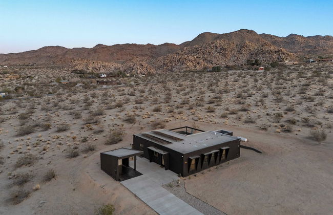 Luxe Modern Escape w/ Pool, Hottub, Firepit, Desert View Obsidian by Avantstay - Photo 47