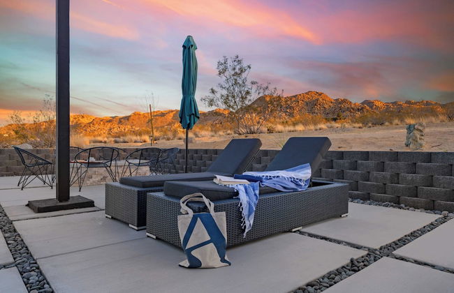 Luxe Modern Escape w/ Pool, Hottub, Firepit, Desert View Obsidian by Avantstay - Photo 6