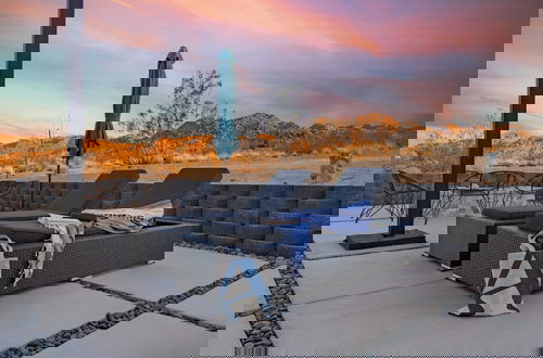 Foto 6 - Luxe Modern Escape w/ Pool, Hottub, Firepit, Desert View Obsidian by Avantstay