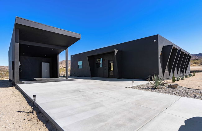 Luxe Modern Escape w/ Pool, Hottub, Firepit, Desert View Obsidian by Avantstay - Photo 40