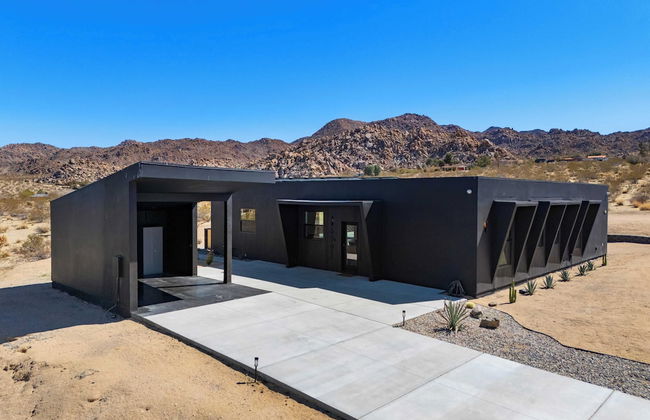 Luxe Modern Escape w/ Pool, Hottub, Firepit, Desert View Obsidian by Avantstay - Photo 45