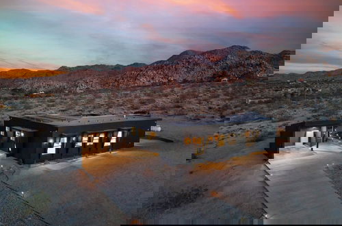 Foto 21 - Luxe Modern Escape w/ Pool, Hottub, Firepit, Desert View Obsidian by Avantstay