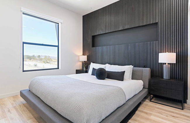 Luxe Modern Escape w/ Pool, Hottub, Firepit, Desert View Obsidian by Avantstay - Photo 38