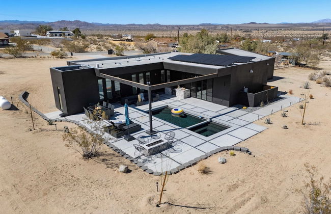 Luxe Modern Escape w/ Pool, Hottub, Firepit, Desert View Obsidian by Avantstay - Photo 1