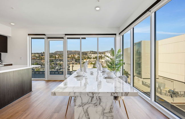 Luxury 2BR Hollywood Sign View by Oneluxstay - Photo 13