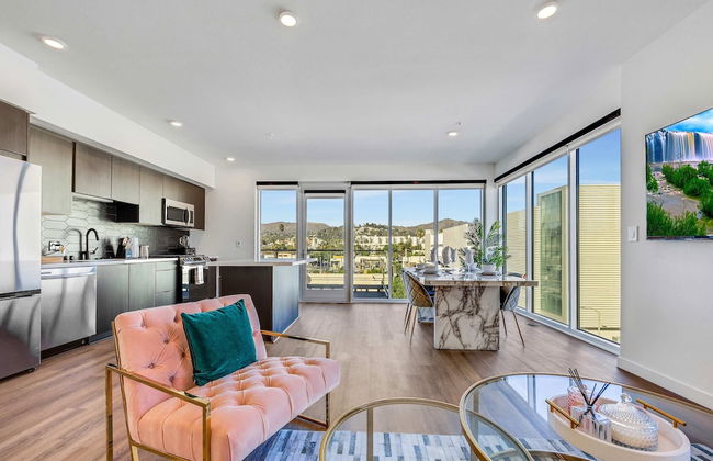 Luxury 2BR Hollywood Sign View by Oneluxstay - Photo 2