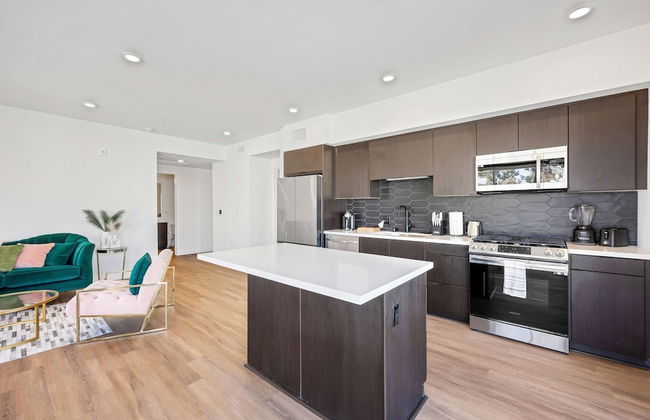 Luxury 2BR Hollywood Sign View by Oneluxstay - Photo 17