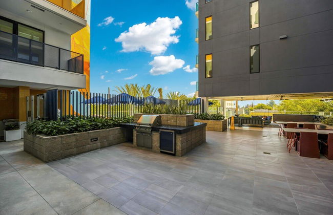 Luxury 2BR Hollywood Sign View by Oneluxstay - Photo 30