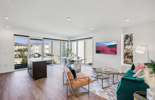 Luxury 2BR Hollywood Sign View by Oneluxstay - Photo 25