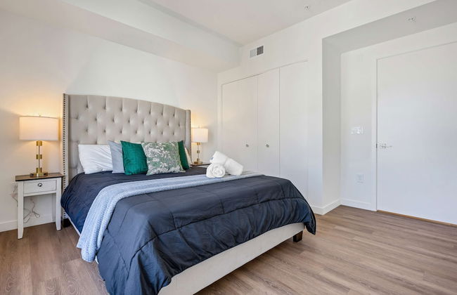 Luxury 2BR Hollywood Sign View by Oneluxstay - Photo 7