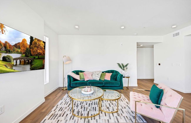 Luxury 2BR Hollywood Sign View by Oneluxstay - Photo 26