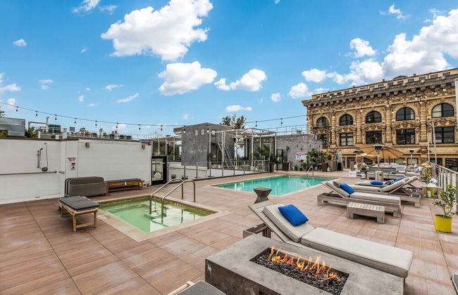 Stylish Deluxe 1BR At HWH by Oneluxstay - Foto 56