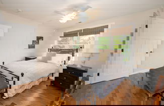 Foto 2 - Gold Leaf Walkway