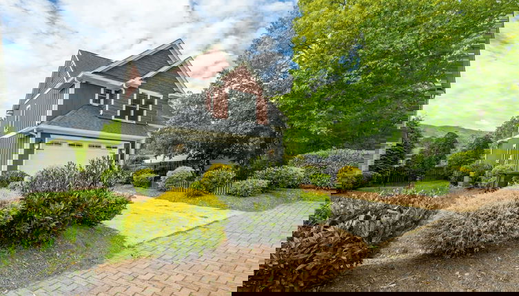Foto 1 - Gold Leaf Walkway