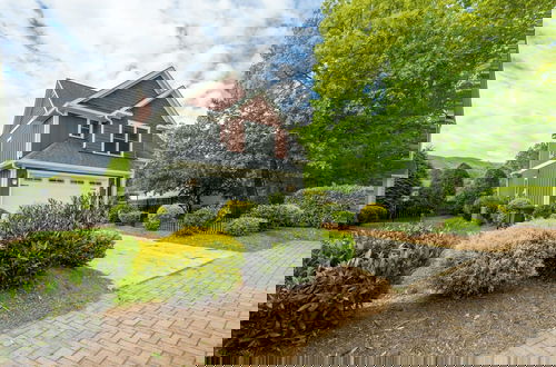 Foto 1 - Gold Leaf Walkway