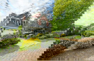 Foto 1 - Gold Leaf Walkway