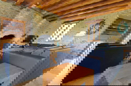 Foto 16 - Luxury Villa With Pool, Panoramic Views