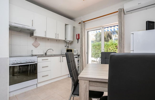 Nice Terrace and Pool Alvor Flat - Photo 12