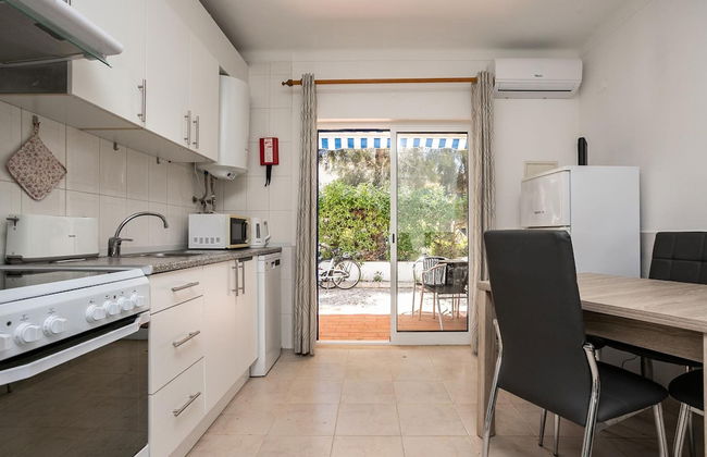 Nice Terrace and Pool Alvor Flat - Photo 11