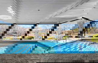 Foto 1 - Luxury Lakefront Stay Private Dock, Indoor/outdoor Pool The Retreat