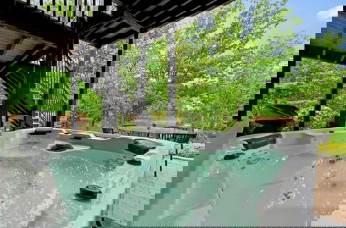 Foto 14 - Luxury Lakefront Stay Private Dock, Indoor/outdoor Pool The Retreat