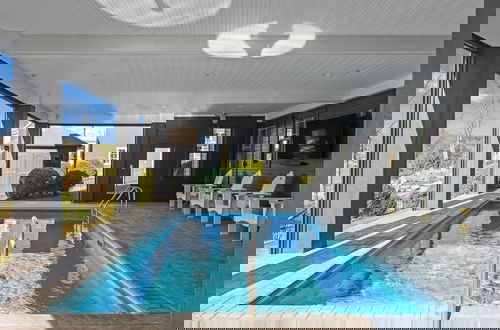 Foto 19 - Luxury Lakefront Stay Private Dock, Indoor/outdoor Pool The Retreat
