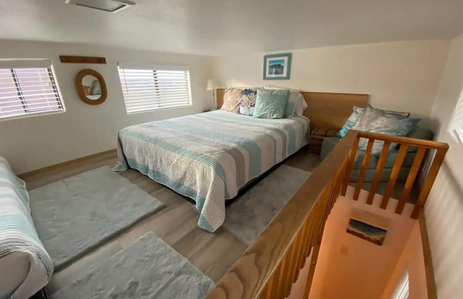 Oceanview Cabin 19 Jacuzzi Large Deck w Seating - Foto 7