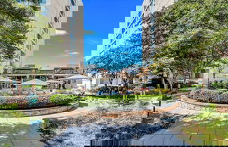 Foto 1 - Immerse Yourself in This Beatiful Apt