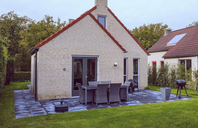 Alluring Holiday Home With Garden - Photo 25