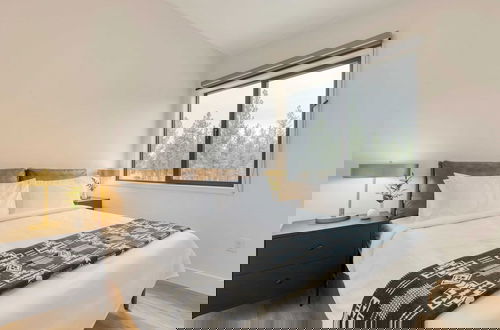 Foto 28 - Sleeps 40! 8 Modern Units/20 Bdrs w/ Deck+hot Tub, 10mins to Downtown & Old Bend