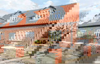 Foto 1 - Holiday Home, Near Town Square