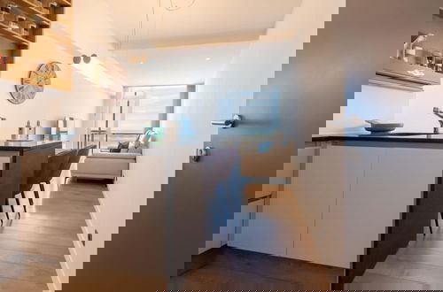 Photo 4 - Apartment With Frontal sea View in Raversijde