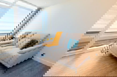 Photo 1 - Apartment With Frontal sea View in Raversijde