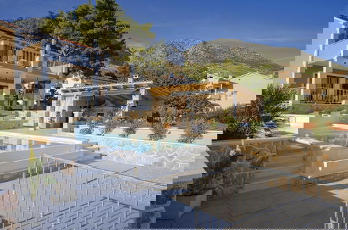 Foto 51 - Sunlit Shores Beach Villa With Pool, Gym and Sauna