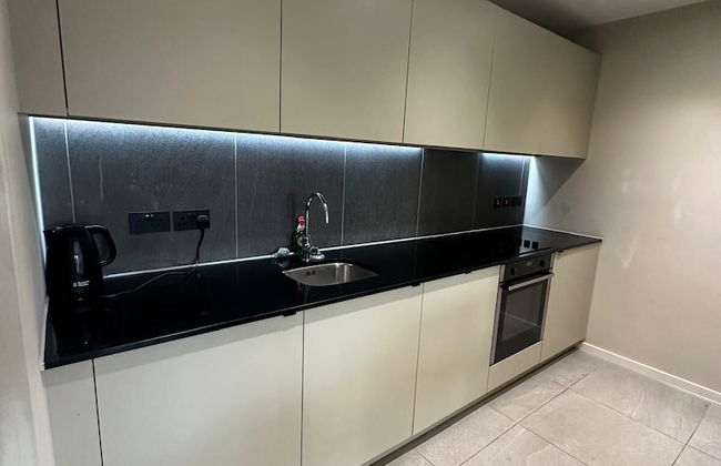2br-2ensuite-balcony-cityview-parking-central - Photo 4