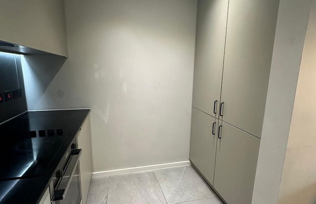 2br-2ensuite-balcony-cityview-parking-central - Photo 3