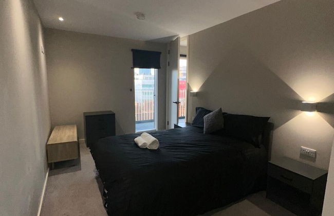 2br-2ensuite-balcony-cityview-parking-central - Photo 2