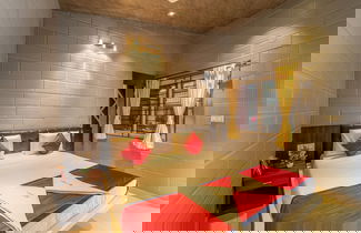 Photo 2 - Seasons Suites HBR