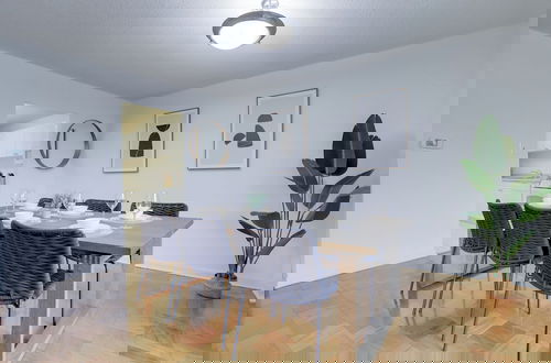 Photo 11 - Convenient Apt Near Airport