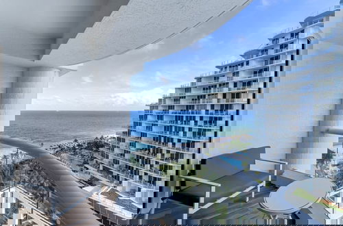 Foto 1 - Stylish Oceanview Apartment, Prime Location!