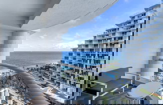 Foto 1 - Stylish Oceanview Apartment, Prime Location!