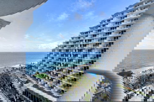 Foto 2 - Stylish Oceanview Apartment, Prime Location!