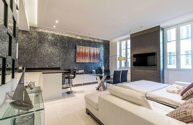 Large Renovated Studio - rue Hoche - Cannes Center - Photo 8