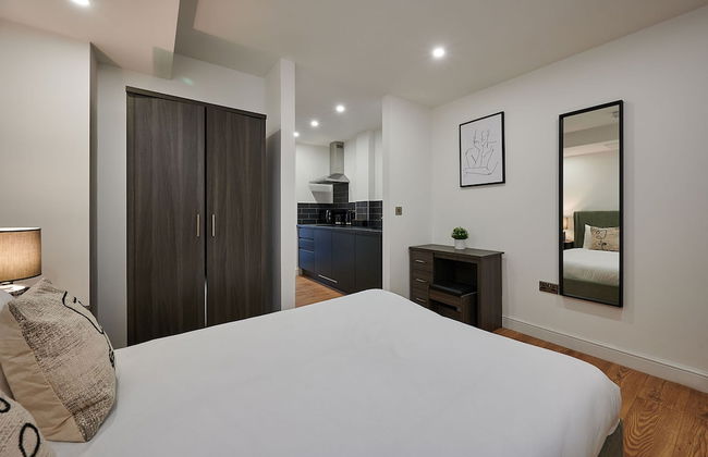 Host Stay Deluxe Studio for Two Sevenstay Apartments - Photo 9