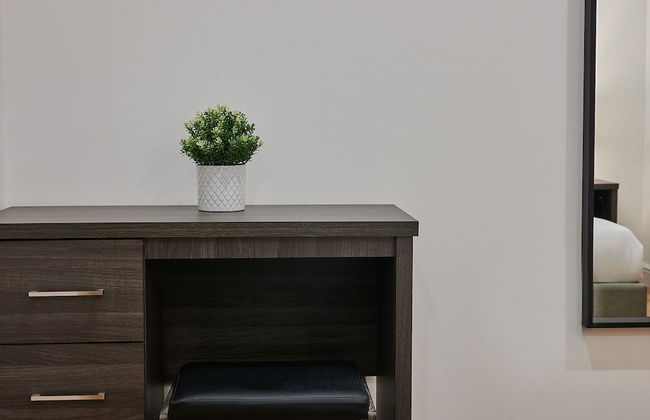 Host Stay Deluxe Studio for Two Sevenstay Apartments - Photo 11